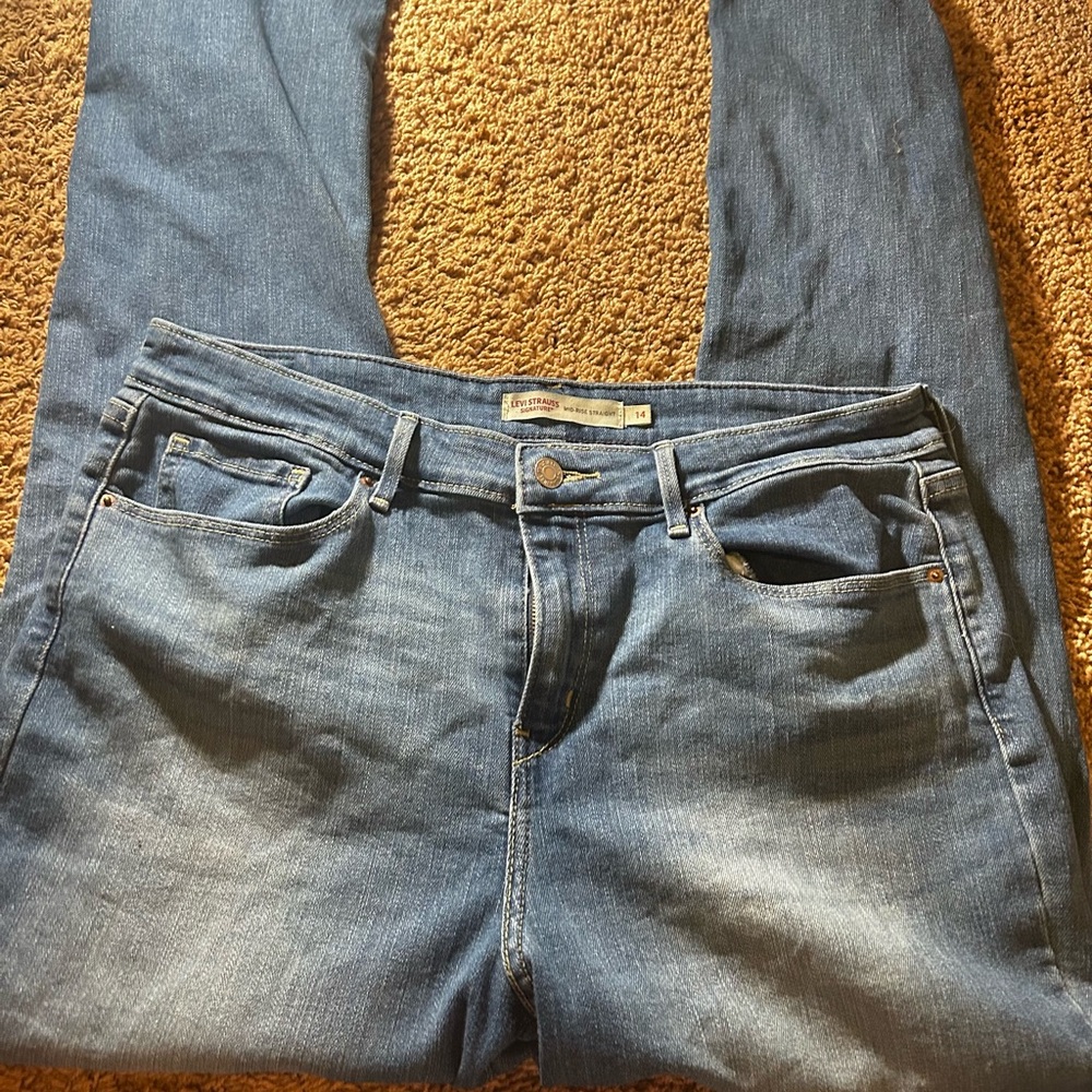 Levi jeans mid rise straight Blue Denim Jeans size 14 woman